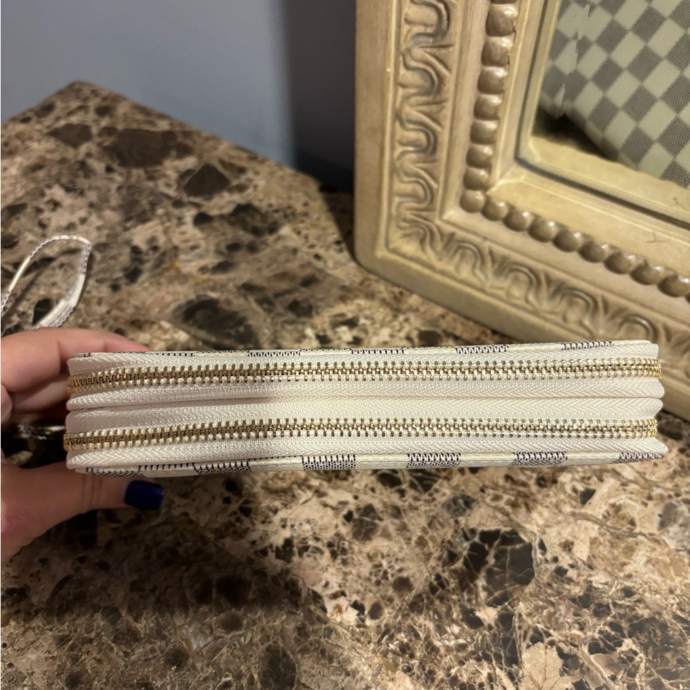 Wallet - Picture 2 of 3